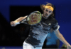 Atp Finals Londra: Federer sprecone, Tsitsipas spietato. Il greco va in finale