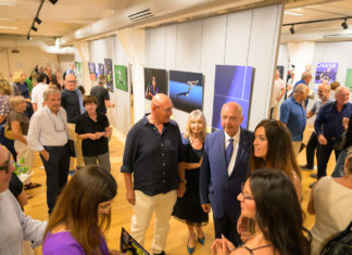 Flying Racquets incontra la tecnologia: la mostra di Ray Giubilo si arricchisce con il progetto “Amica”